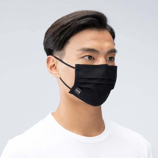 black DET30 reusable face mask